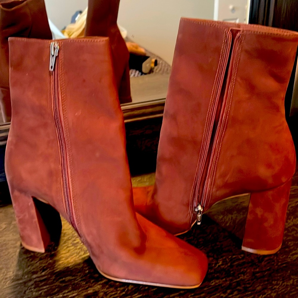 Block heel ankle boots.